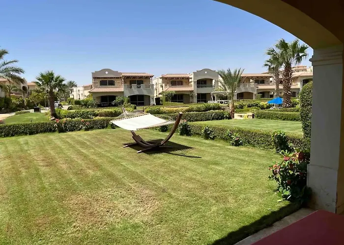 La Vista 5 Beachfront 265m Luxury Villa